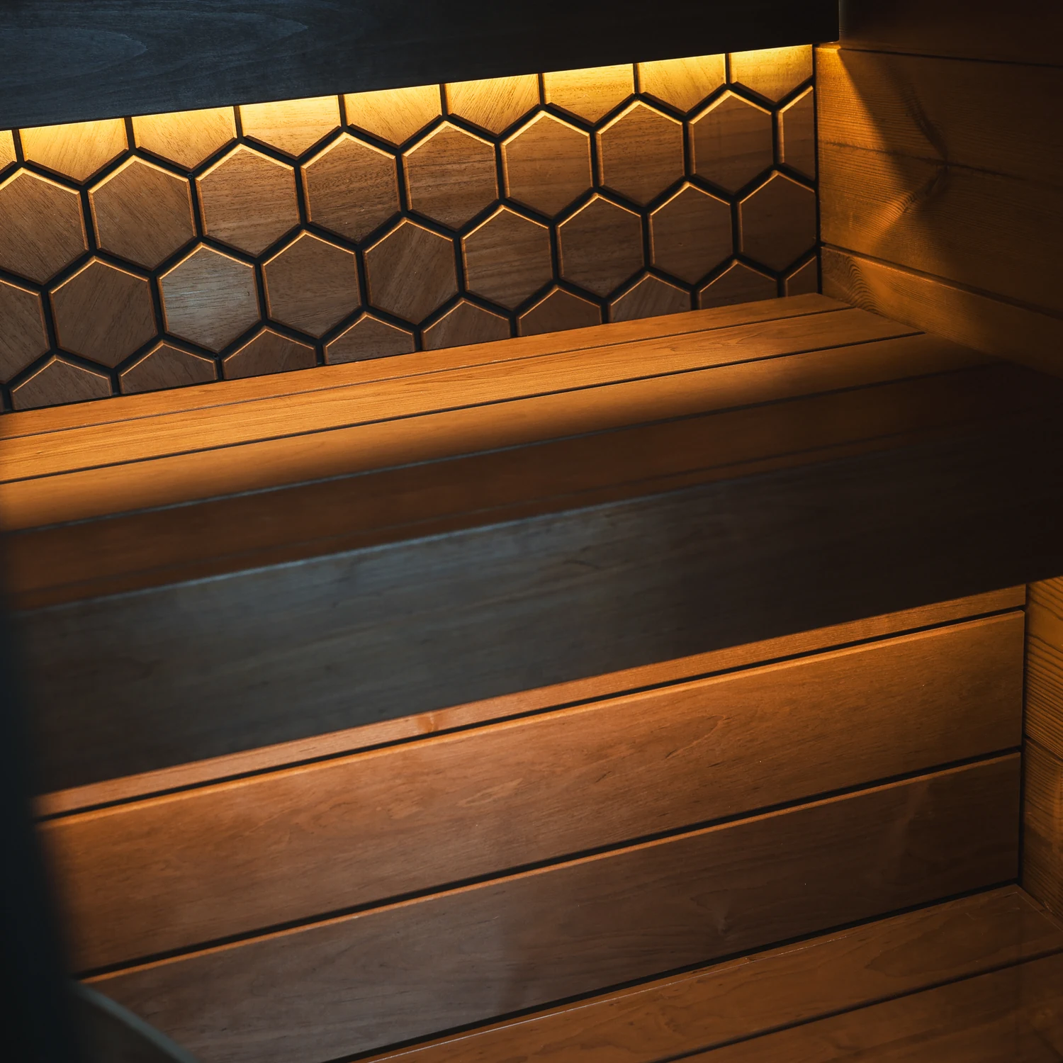 Leil Viva 120 sauna bench and lit hexagon wall