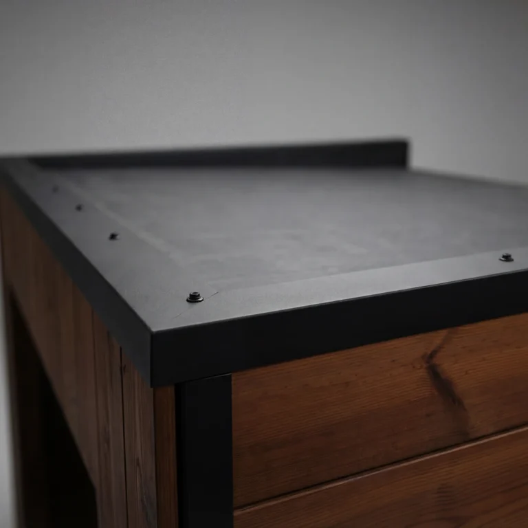 Leil Viva 250 outdoor sauna roof edge detail