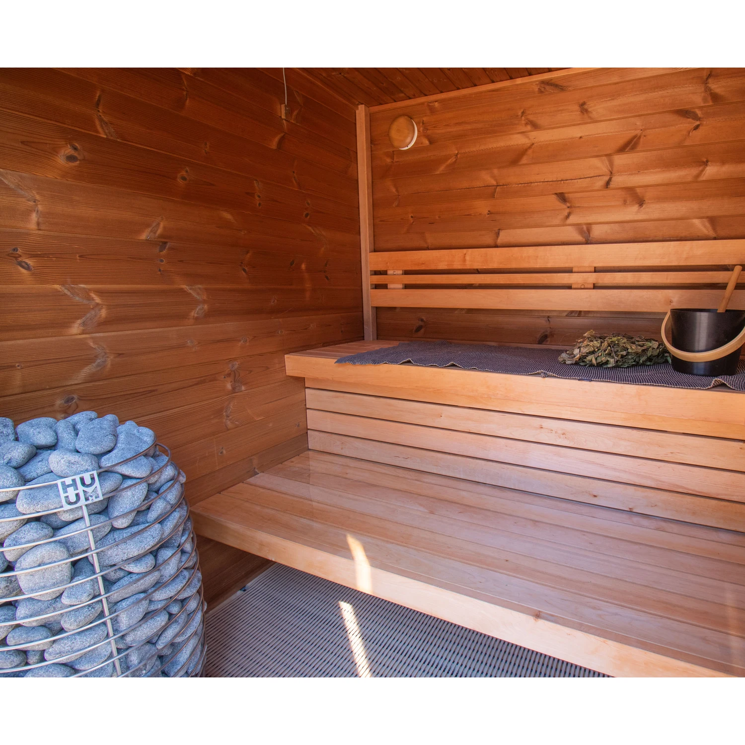 Leil Patio 3XS outdoor sauna - interior benches