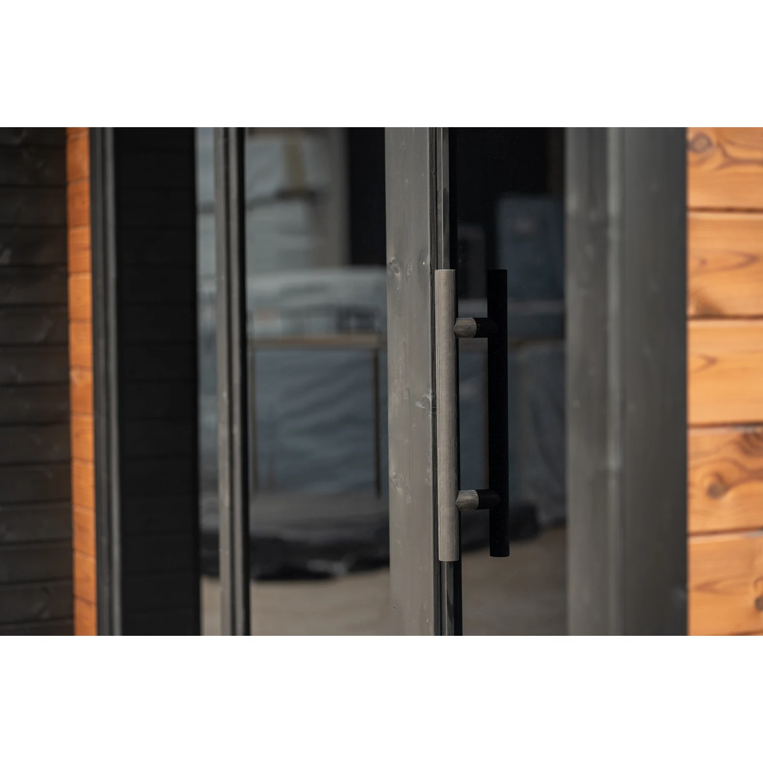 Leil Patio M outdoor sauna - door detail