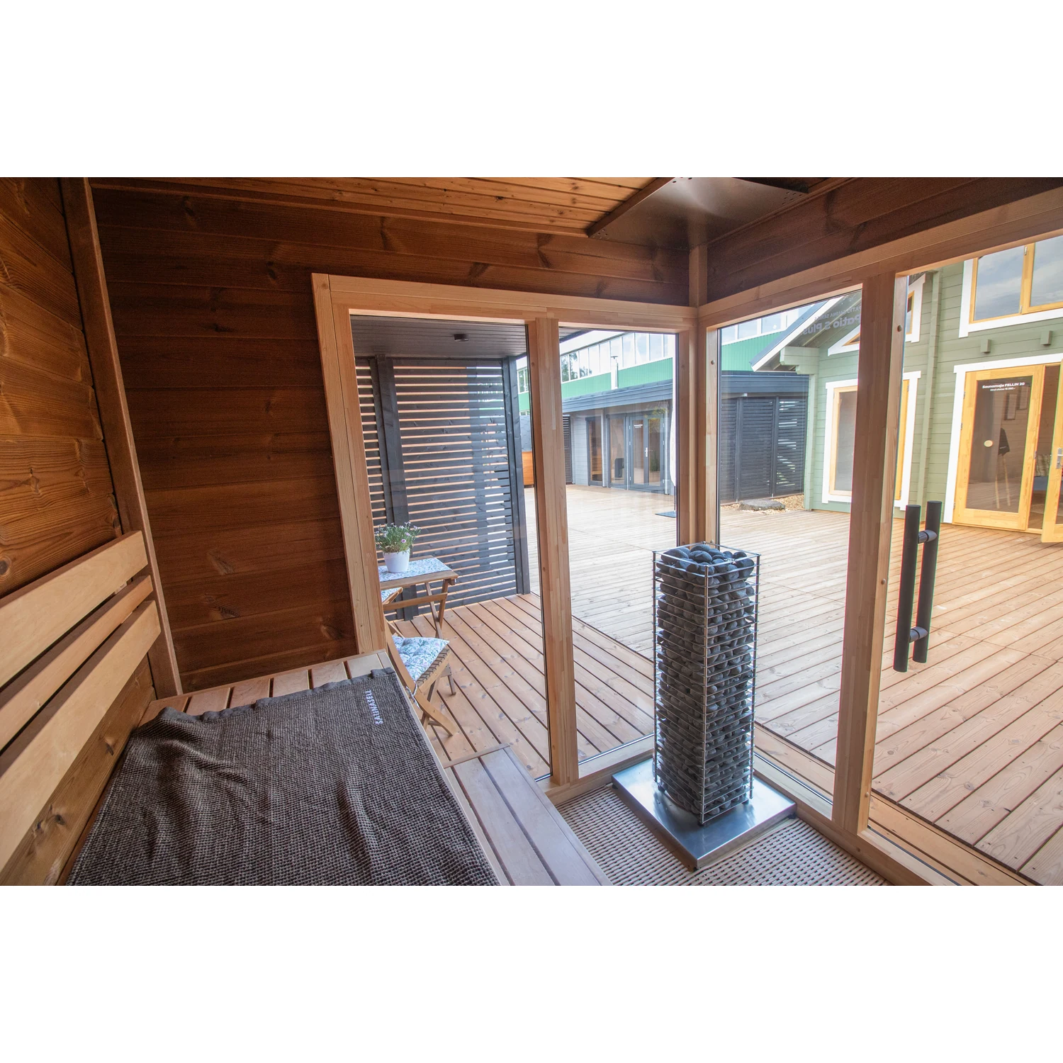 Leil Patio S Plus outdoor sauna - covered area