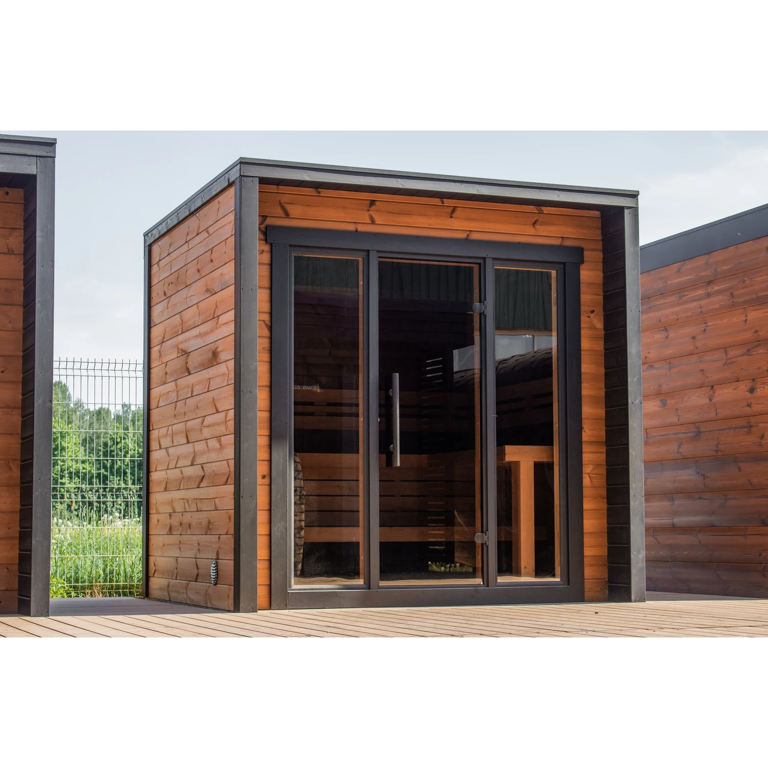 Leil Patio XS outdoor sauna - exterior deck